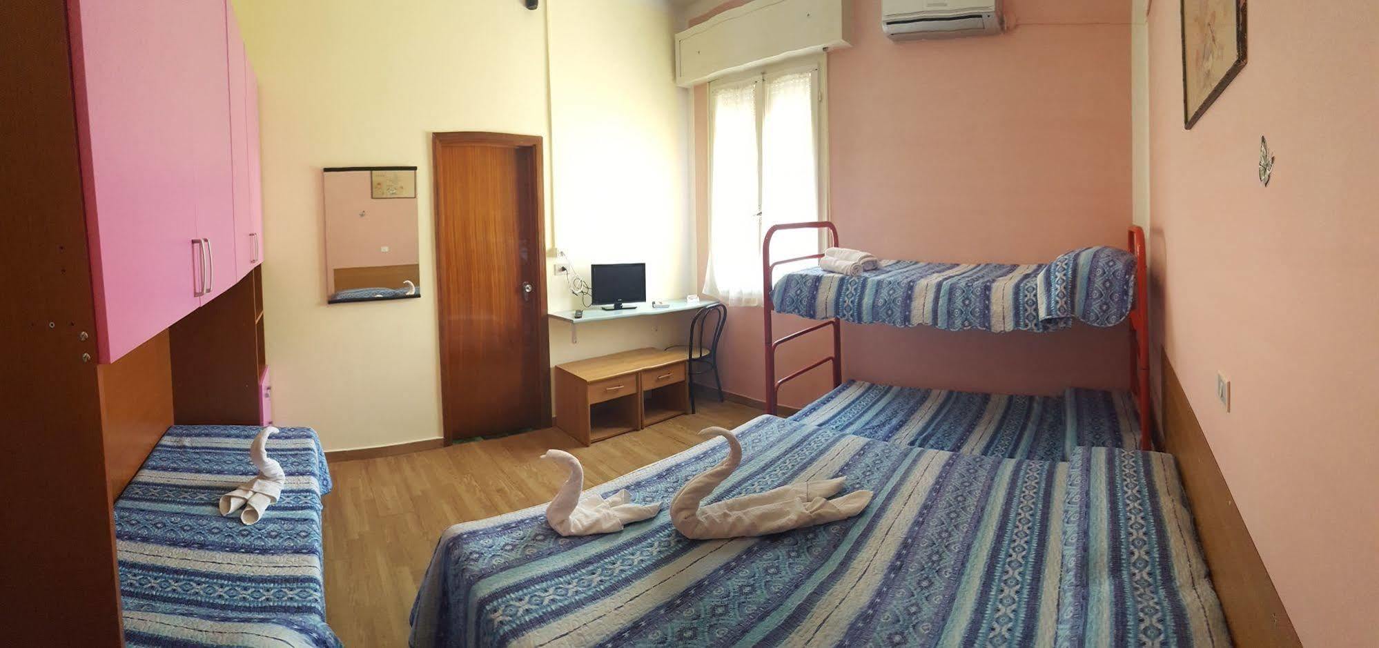 Hotel Villa Lorena Ріміні Екстер'єр фото